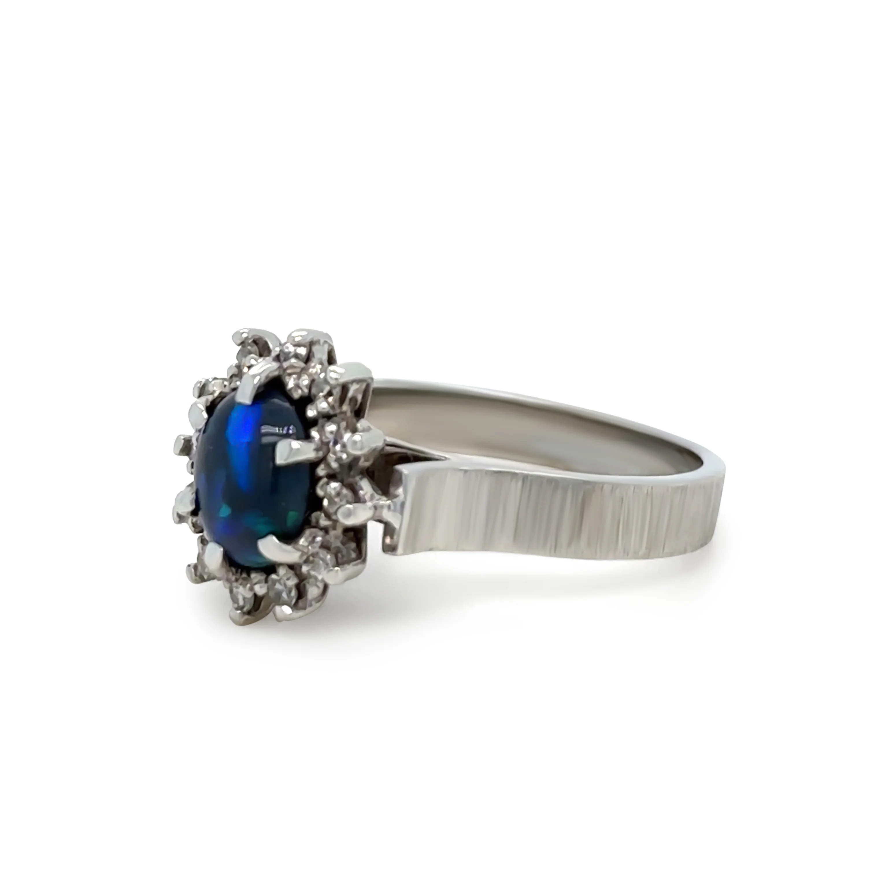 18ct White Gold Black Opal and Diamond Cluster Ring 0.62ct 5.28g - Image 3