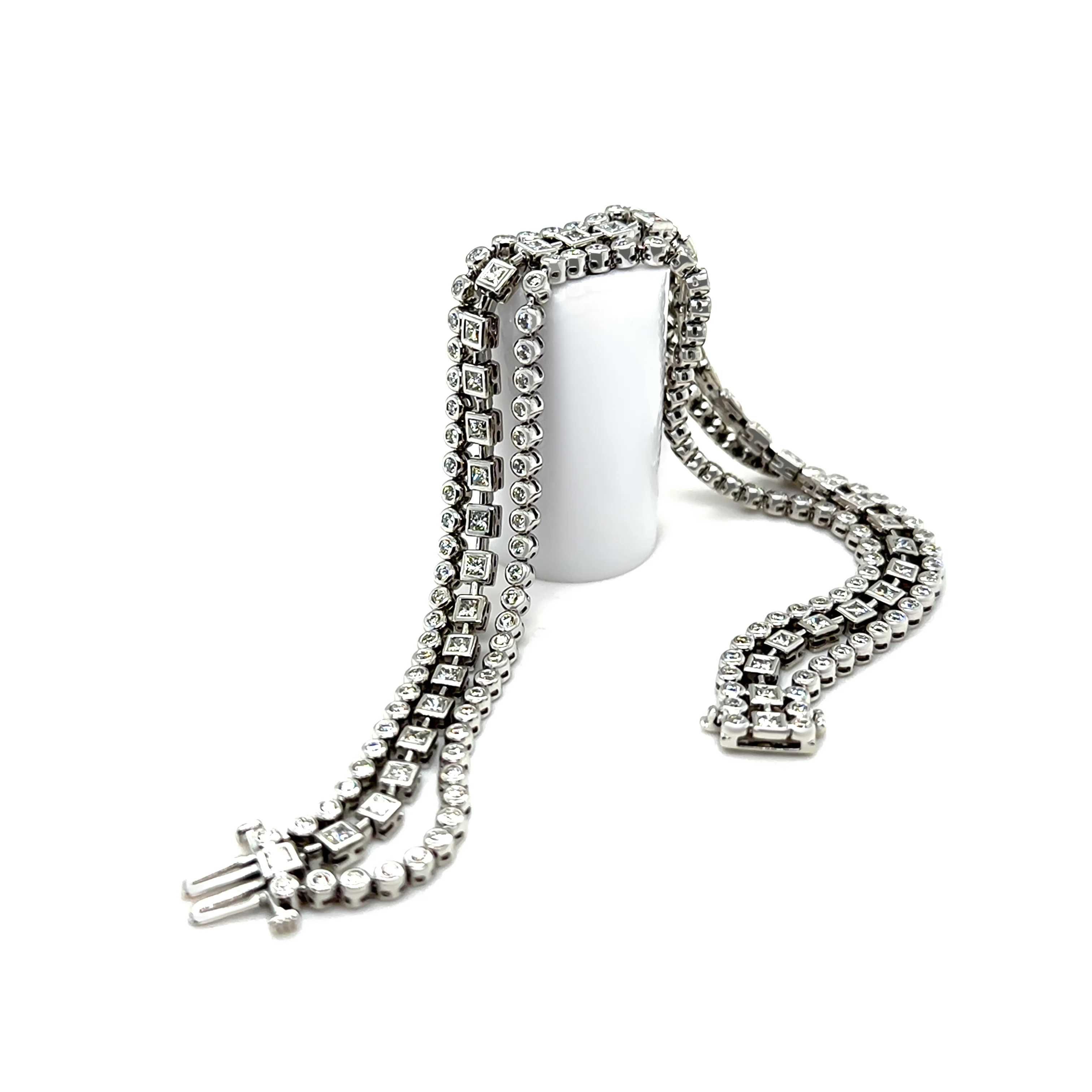 18ct White Gold Diamond Tennis Bracelet 5.52ct 29.0g - Image 5