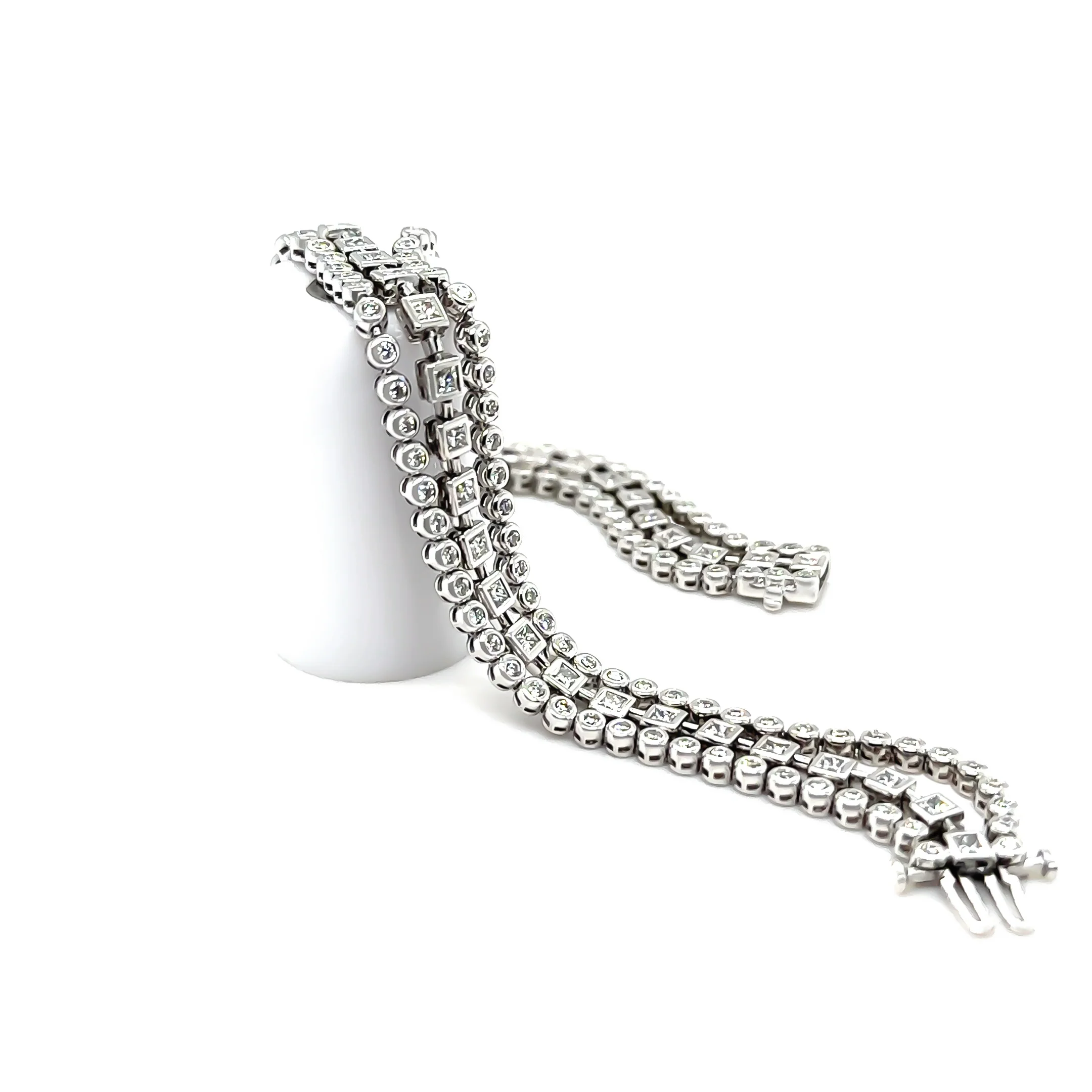 18ct White Gold Diamond Tennis Bracelet 5.52ct 29.0g - Image 6