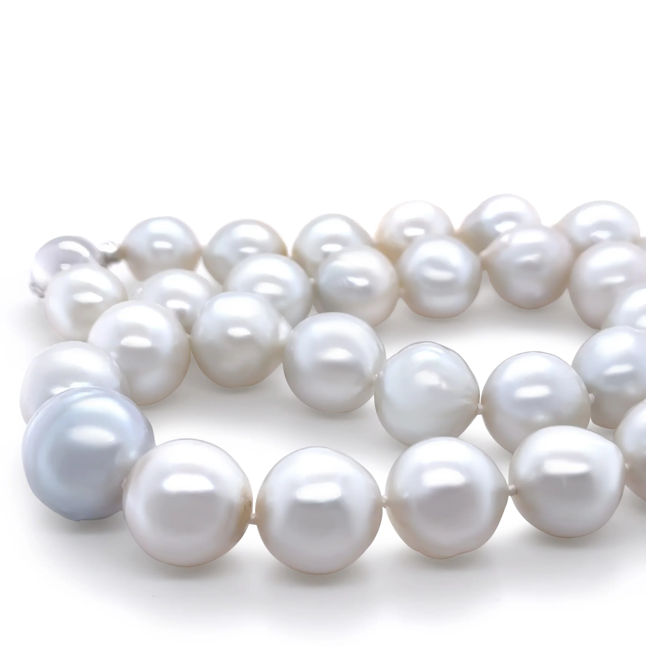 18ct White Gold Graduated South Sea Cultured Pearl Necklace 113.45g - Image 3