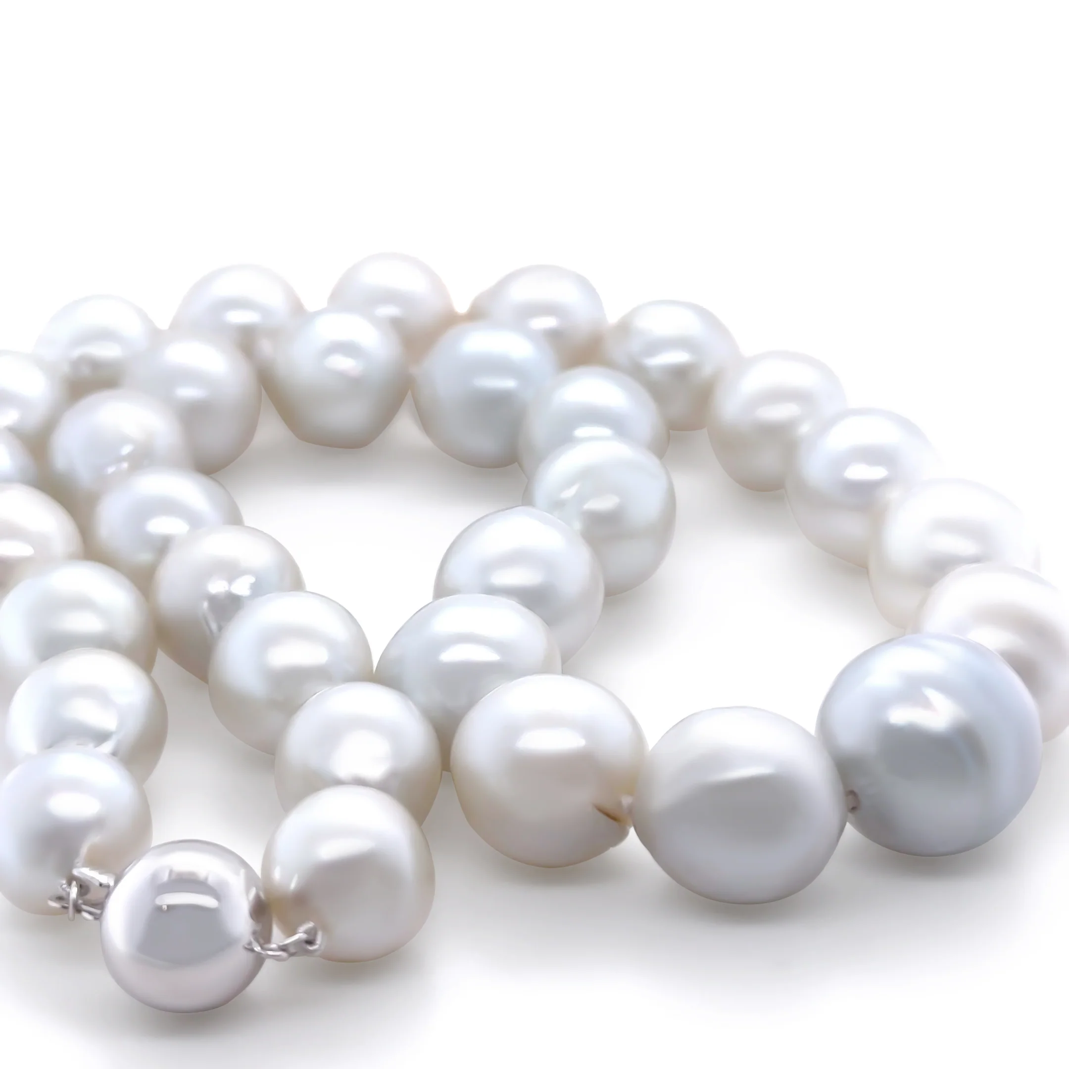 18ct White Gold Graduated South Sea Cultured Pearl Necklace 113.45g - Image 4