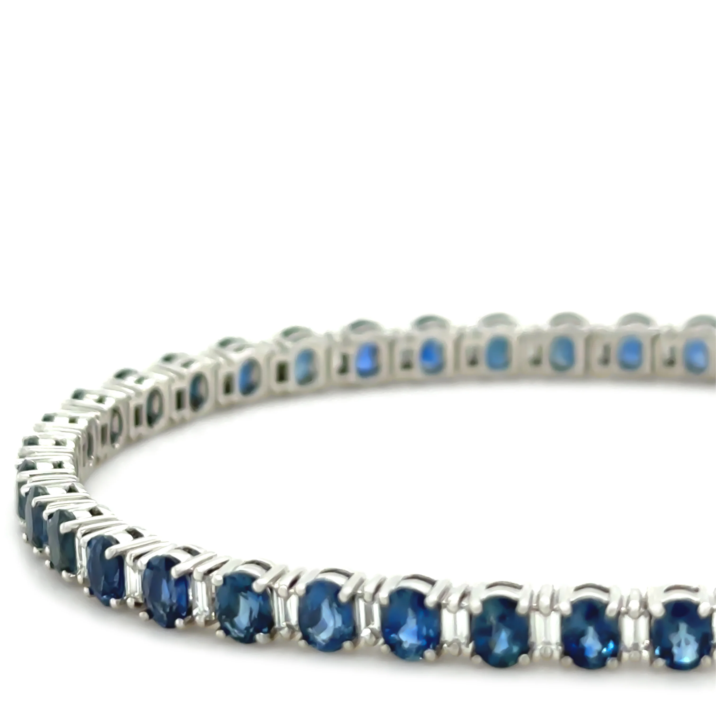 18ct White Gold Sapphire and Diamond Tennis Bracelet 8.5ct 14.38g - Image 3