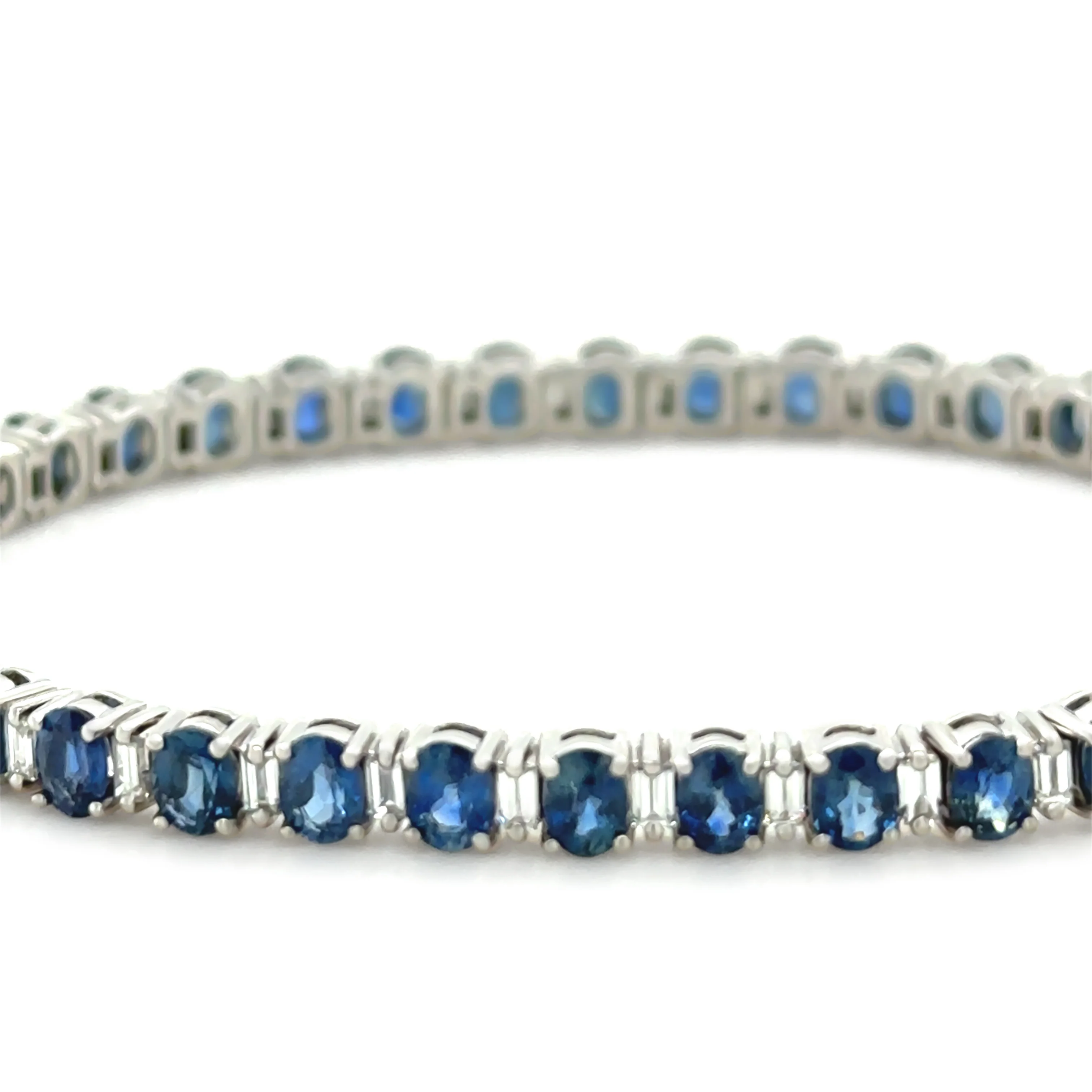 18ct White Gold Sapphire and Diamond Tennis Bracelet 8.5ct 14.38g - Image 4
