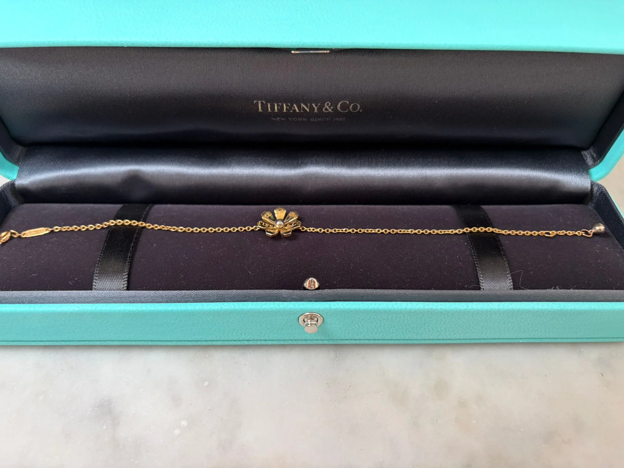 Tiffany & Co. 18ct Yellow Gold Daisy Bugs Charm Bracelet 18cm 3.35g - Image 11